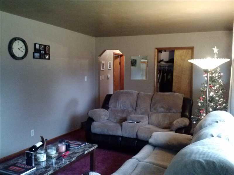 1758 Washington Road Apollo, PA 15613 - Photo 6 of 17 Living Room.