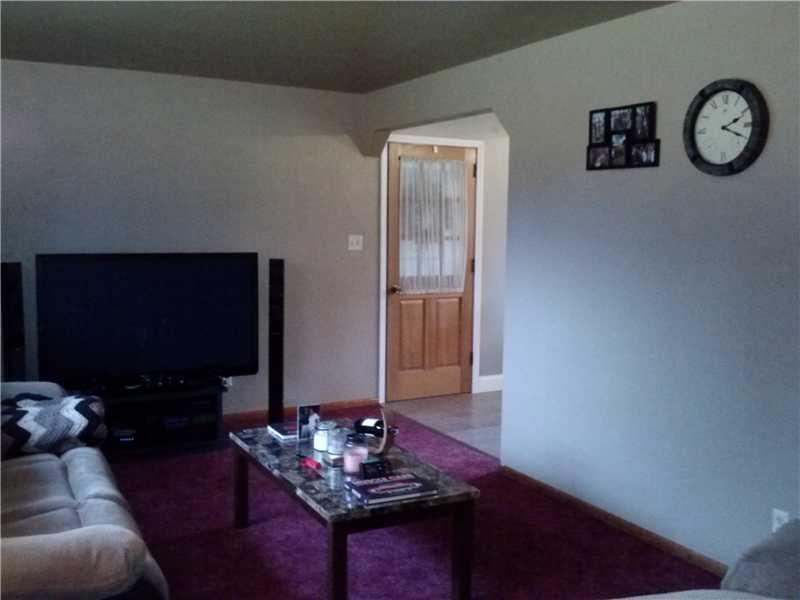 1758 Washington Road Apollo, PA 15613 - Photo 7 of 17 Living Room.