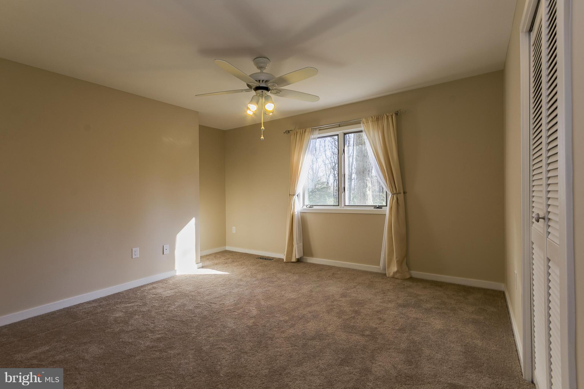 11407 Fieldstone Lane Reston, VA 20191 - Photo 22 of 30 Bedroom 4 w/large windows