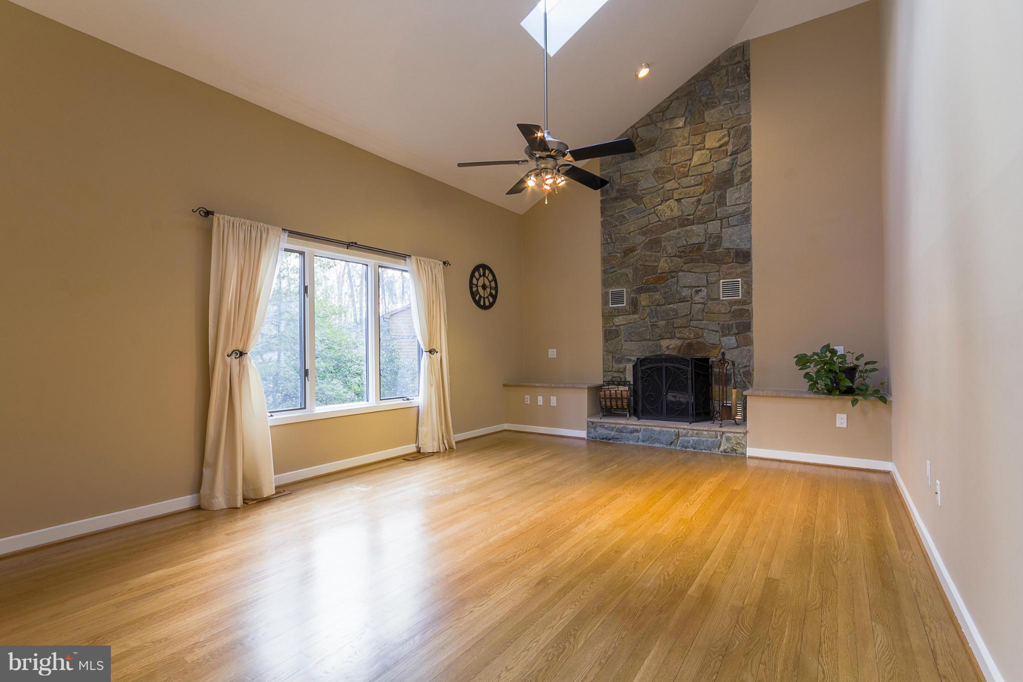 11407 Fieldstone Lane Reston, VA 20191 - Photo 8 of 30 Room has 17" vaulted ceiling