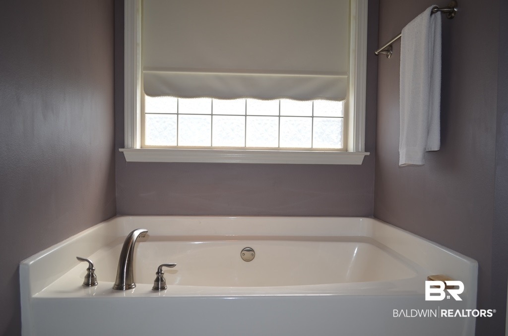 619 Fulton Loop Foley, AL 36535 - Photo 18 of 33 Master Bath Garden Tub