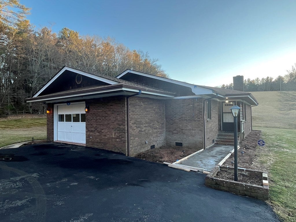 112 Lambsburg Road Galax, VA 24333 - Photo 23 of 30 Gallery Image 23