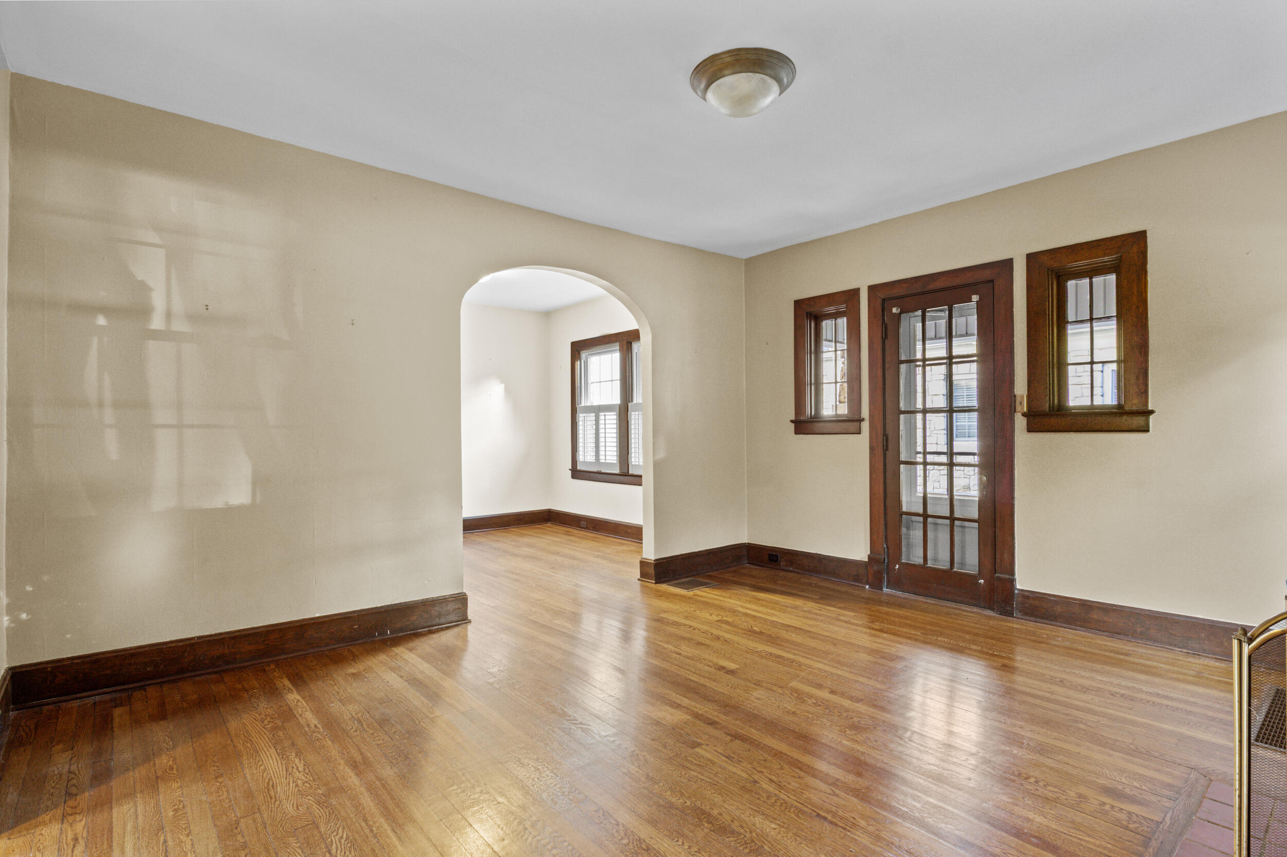 Front Living room / entry