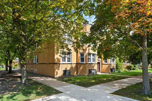 $1,700 | 5256 West Wolfram Street, Unit 2, Chicago, IL 60641