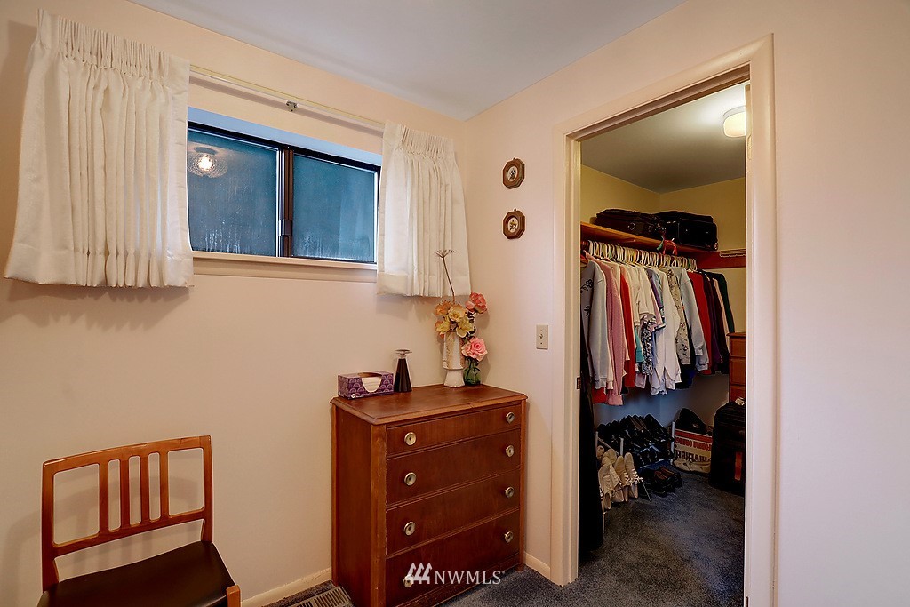 9327 Northeast 175th Street Bothell, WA 98011 - Photo 15 of 25