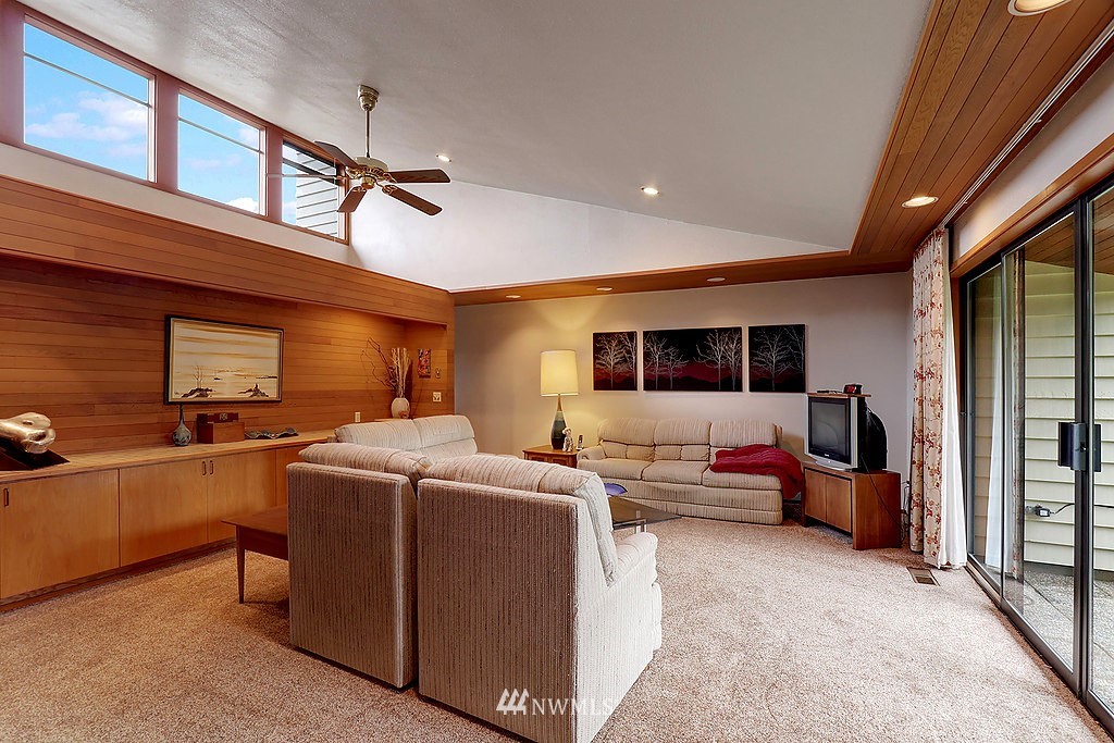 9327 Northeast 175th Street Bothell, WA 98011 - Photo 4 of 25