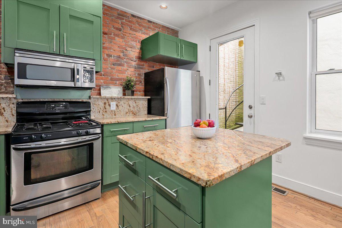 603 P Street Northwest Washington, DC 20001 - Photo 4 of 57