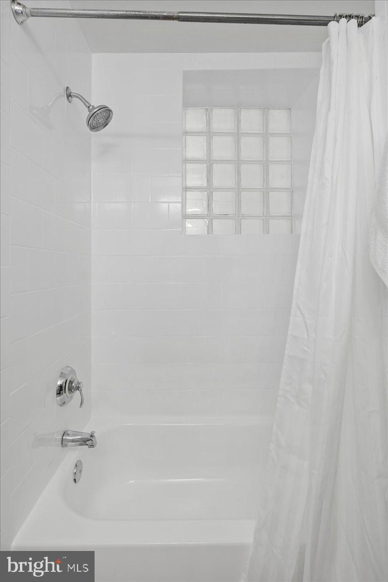 603 P Street Northwest Washington, DC 20001 - Photo 51 of 57 a bathroom with a bathtub
