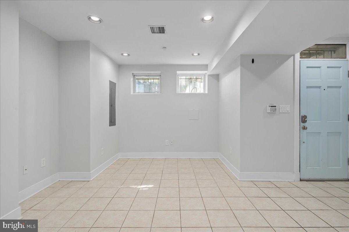 603 P Street Northwest Washington, DC 20001 - Photo 9 of 57 a view of an empty room