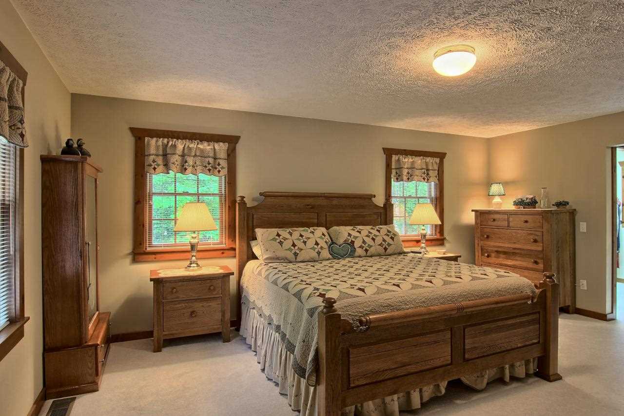 10500 South Fritz Road Maple City, MI 49664 - Photo 12 of 21 1802992-11.JPG