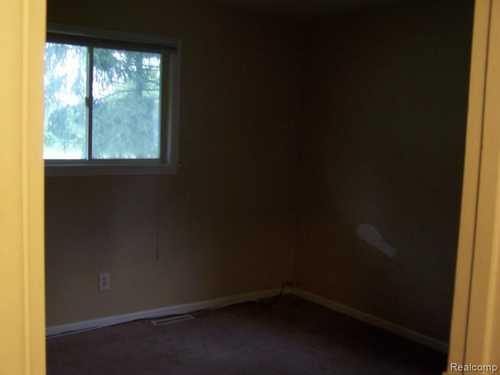 65160 Romeo Plank Road Ray, MI 48096 - Photo 12 of 48 100_1734.jpg