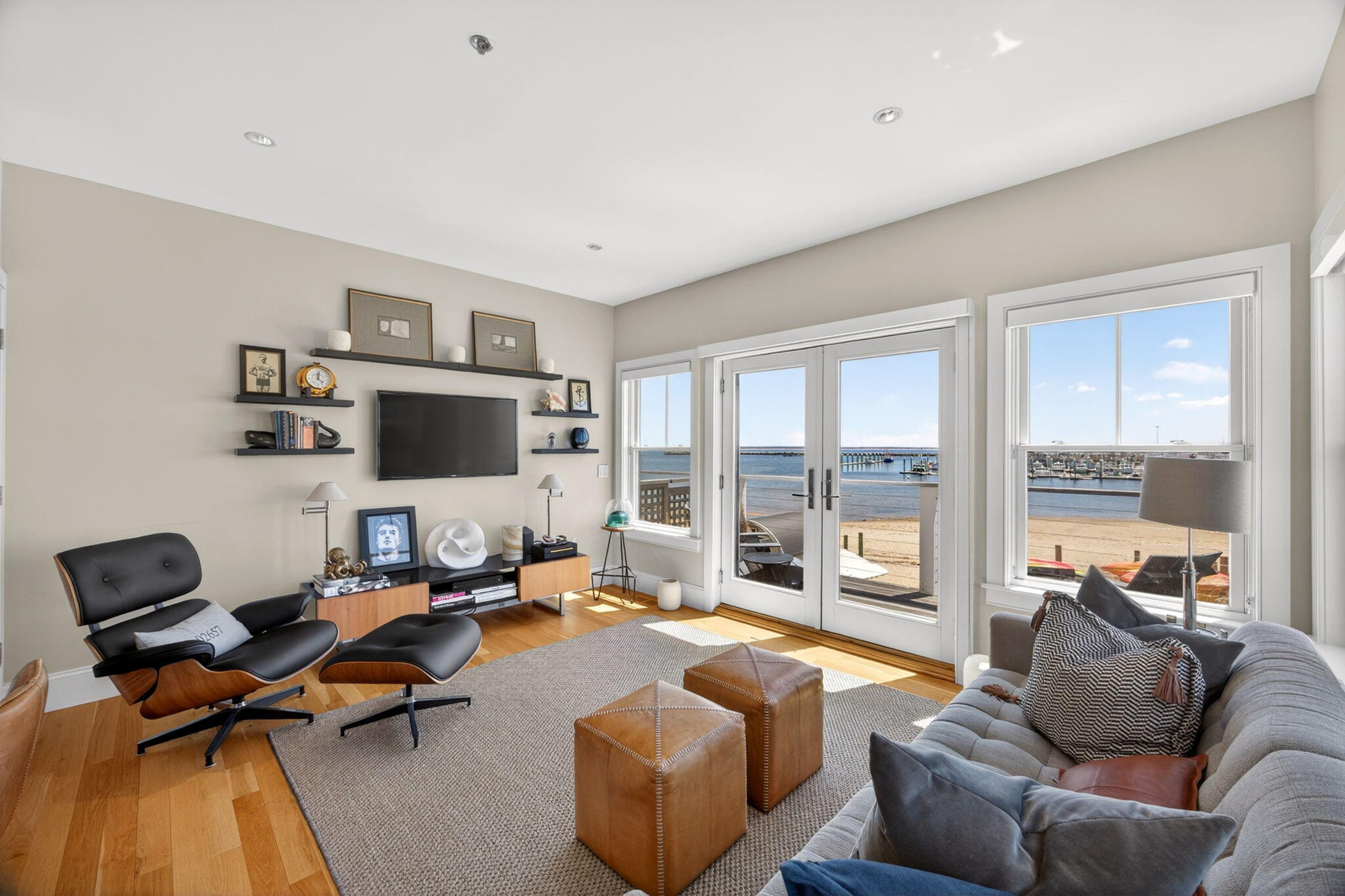 333 R Commercial Street, Unit 3 Provincetown, MA 02657 - Photo 3 of 33 9-09-9L4A8896