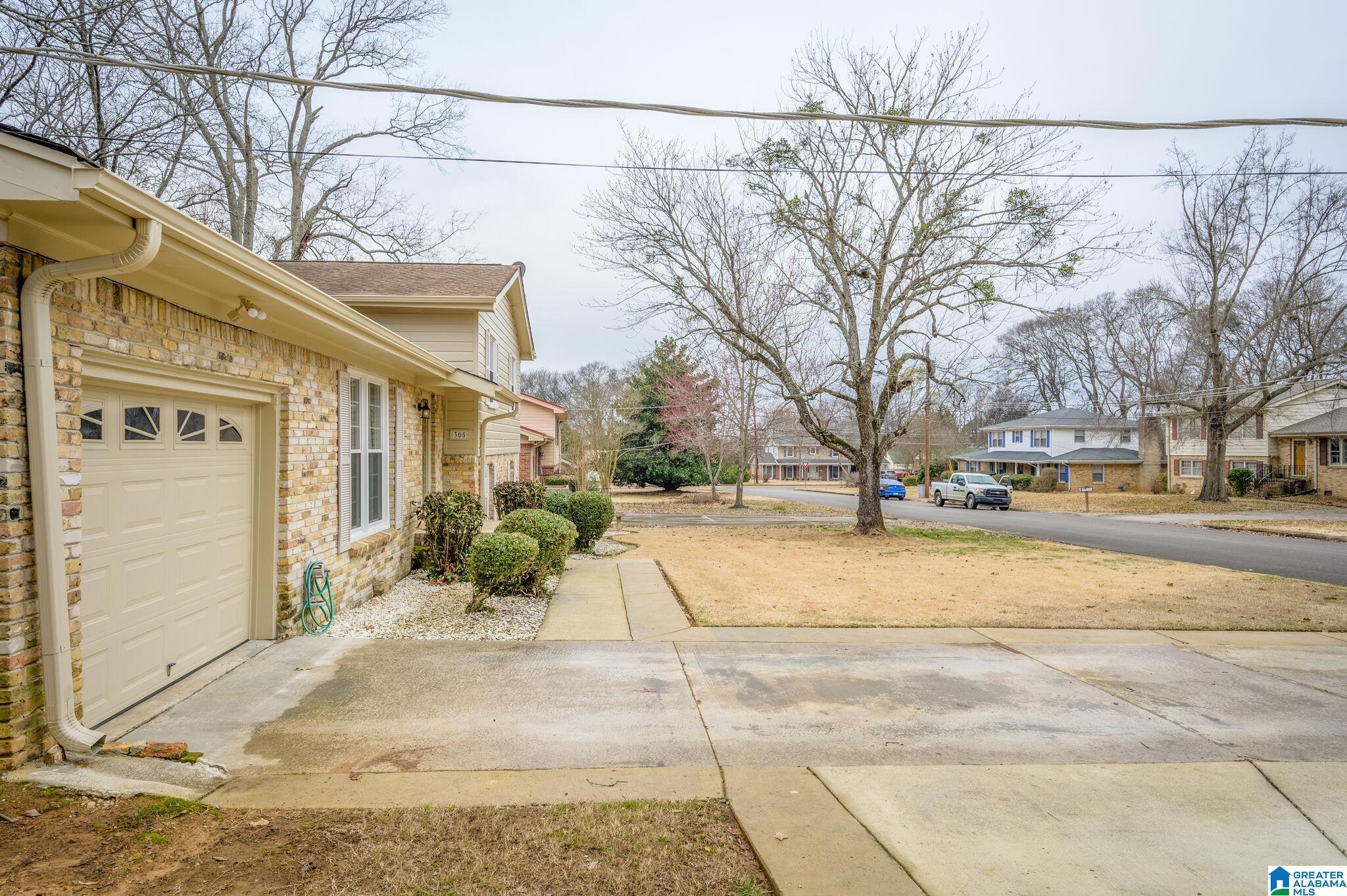 305 Rosemont Road Southeast Huntsville, AL 35803 - Photo 4 of 34