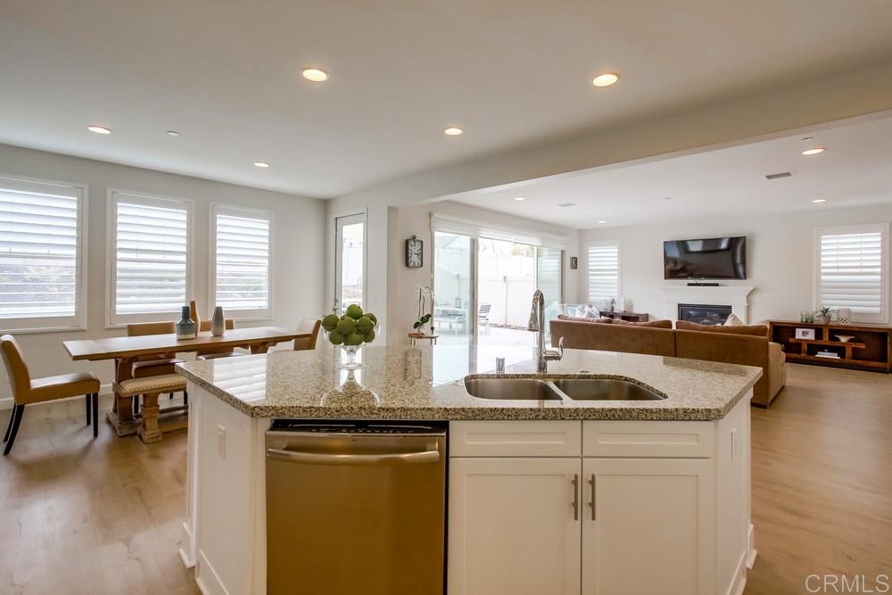 13413 Red Oak Way San Diego, CA 92130 - Photo 5 of 25 a kitchen with lots of counter top space