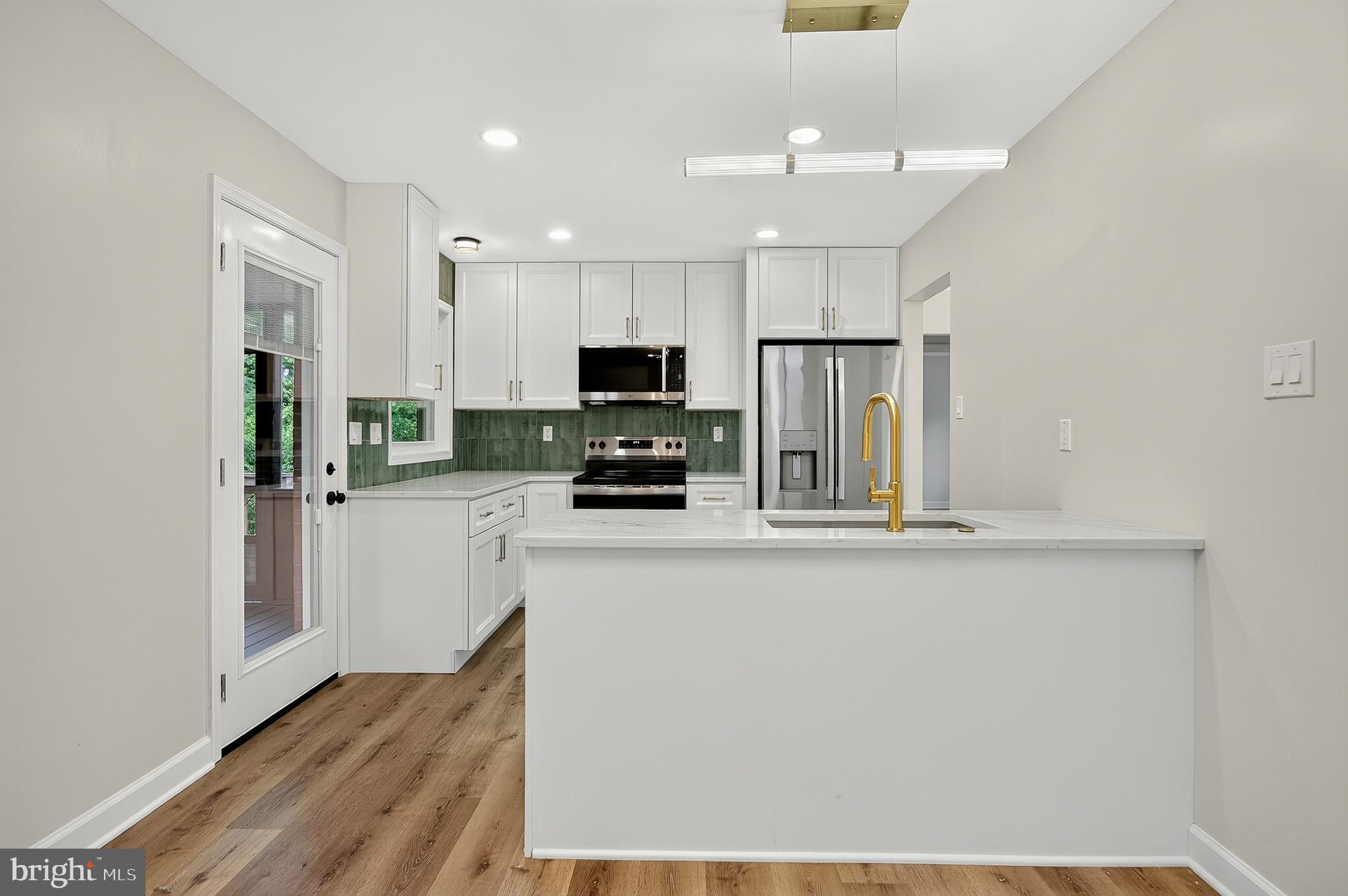 4016 Mapleton Drive Chantilly, VA 20151 - Photo 21 of 47 Gallery Image 21