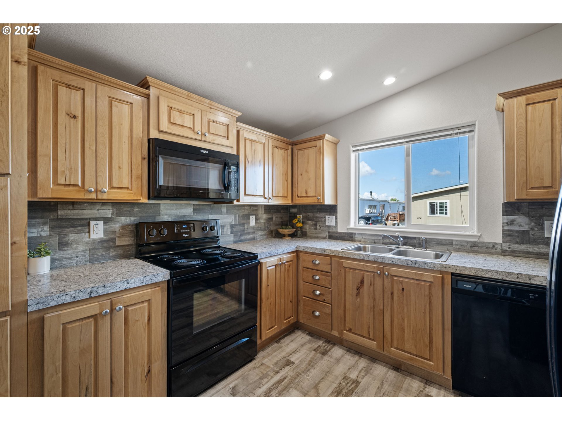 1415 South Bertelsen Road, Unit 112 Eugene, OR 97402 - Photo 5 of 34 Gallery Image 5