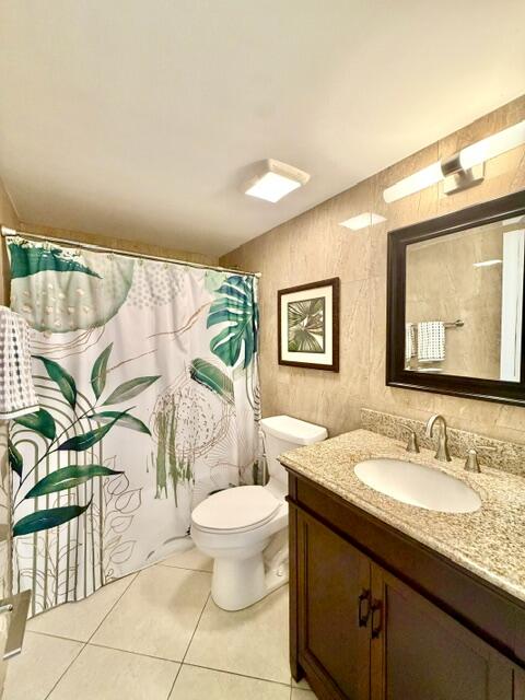 22148 Palms Way, Unit 101 Boca Raton, FL 33433 - Photo 26 of 41 Guest bath