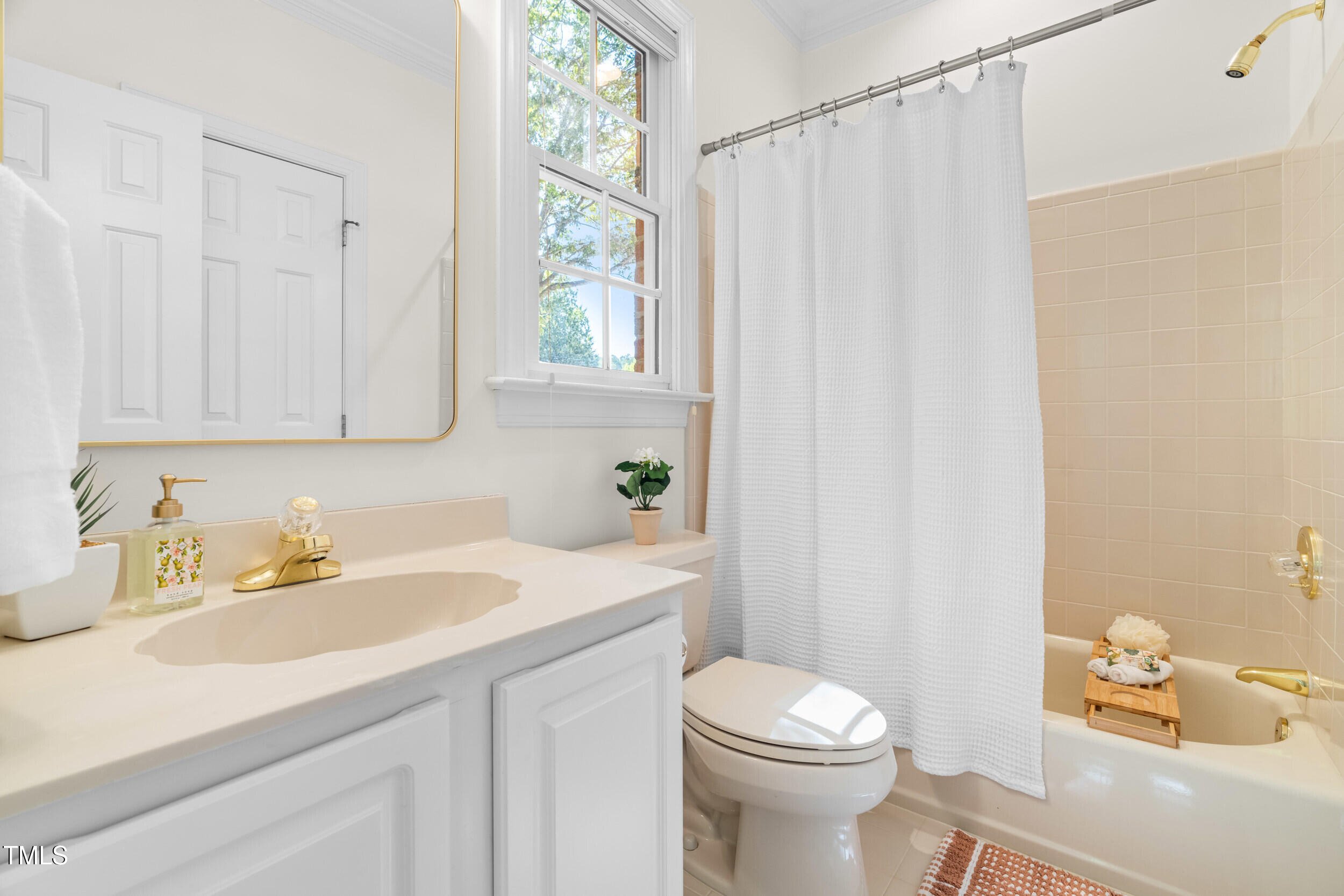619 Baybush Drive Raleigh, NC 27615 - Photo 17 of 29 Guest room full bath