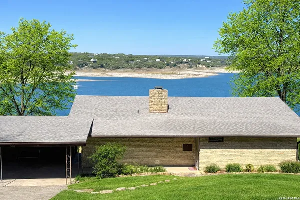 $689,900 | 937 Hillcrest, Canyon Lake, TX 78133
