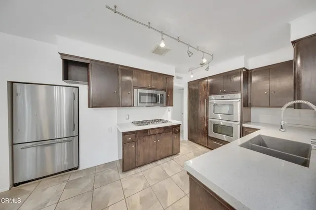 $4,900 | 391 East Highland Avenue, Sierra Madre, CA 91024