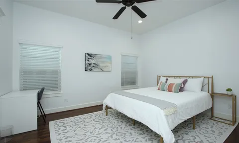 $766,000 | 1330 West 25th Street, Unit C, Houston, TX 77008