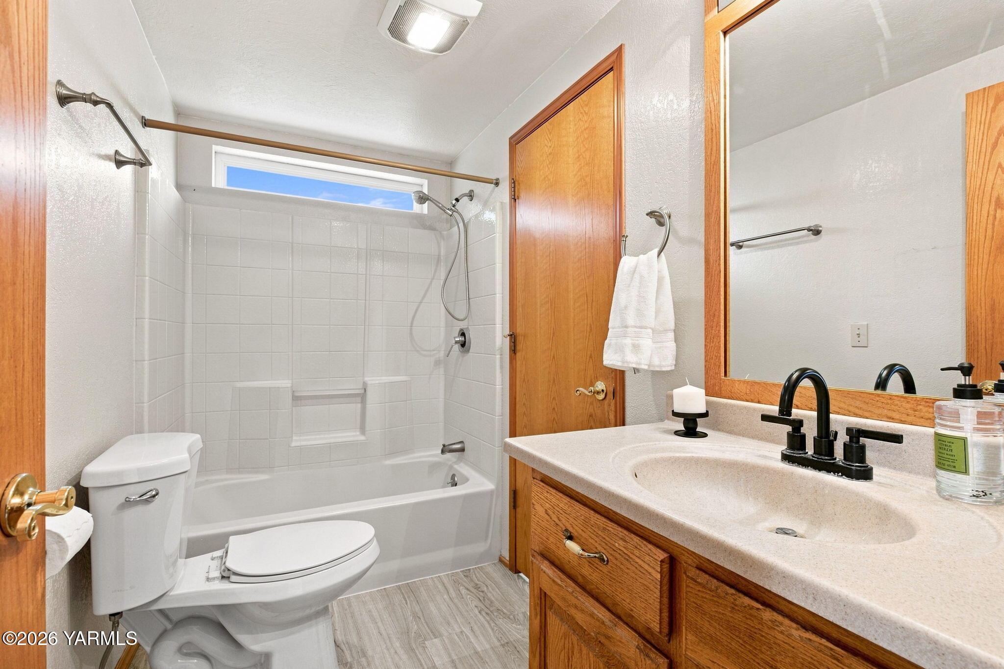 86 McGonagle Road Selah, WA 98942 - Photo 22 of 34 Hall Bathroom