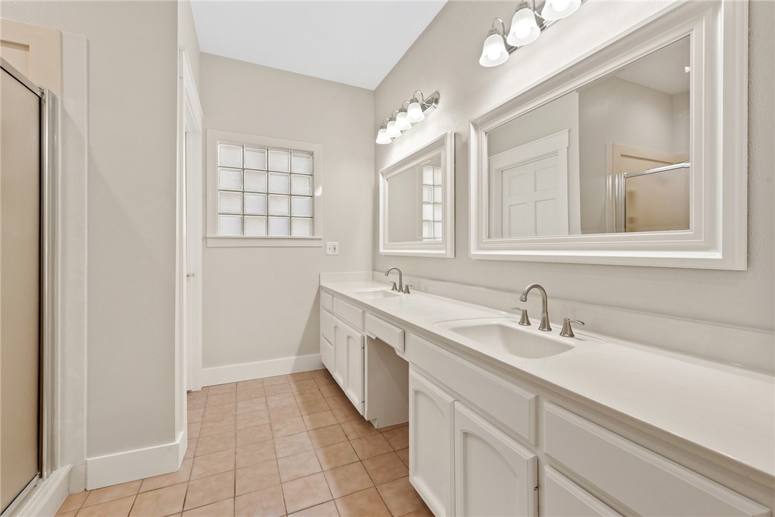 417 Morgan Street Franklin, TX 77856 - Photo 28 of 42 a bathroom with a sink vanity and mirror