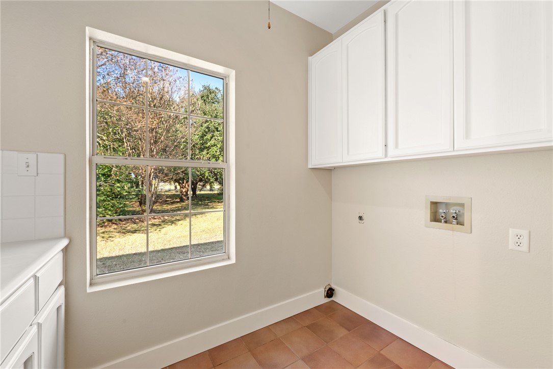 417 Morgan Street Franklin, TX 77856 - Photo 40 of 42 a view of a window in an empty room