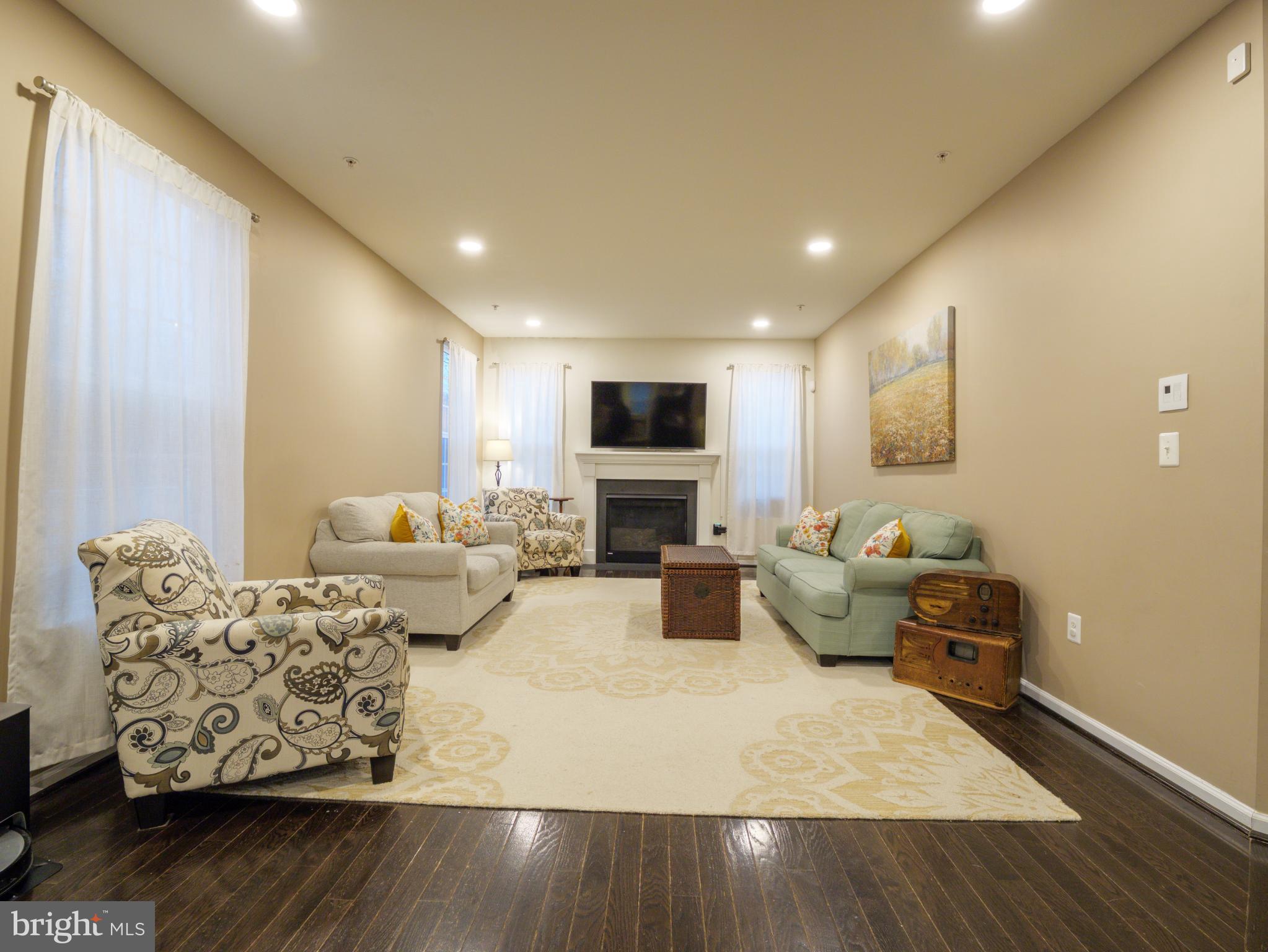 3412 St Marys View Road Accokeek, MD 20607 - Photo 15 of 47 Spacious living area with cozy ambiance.