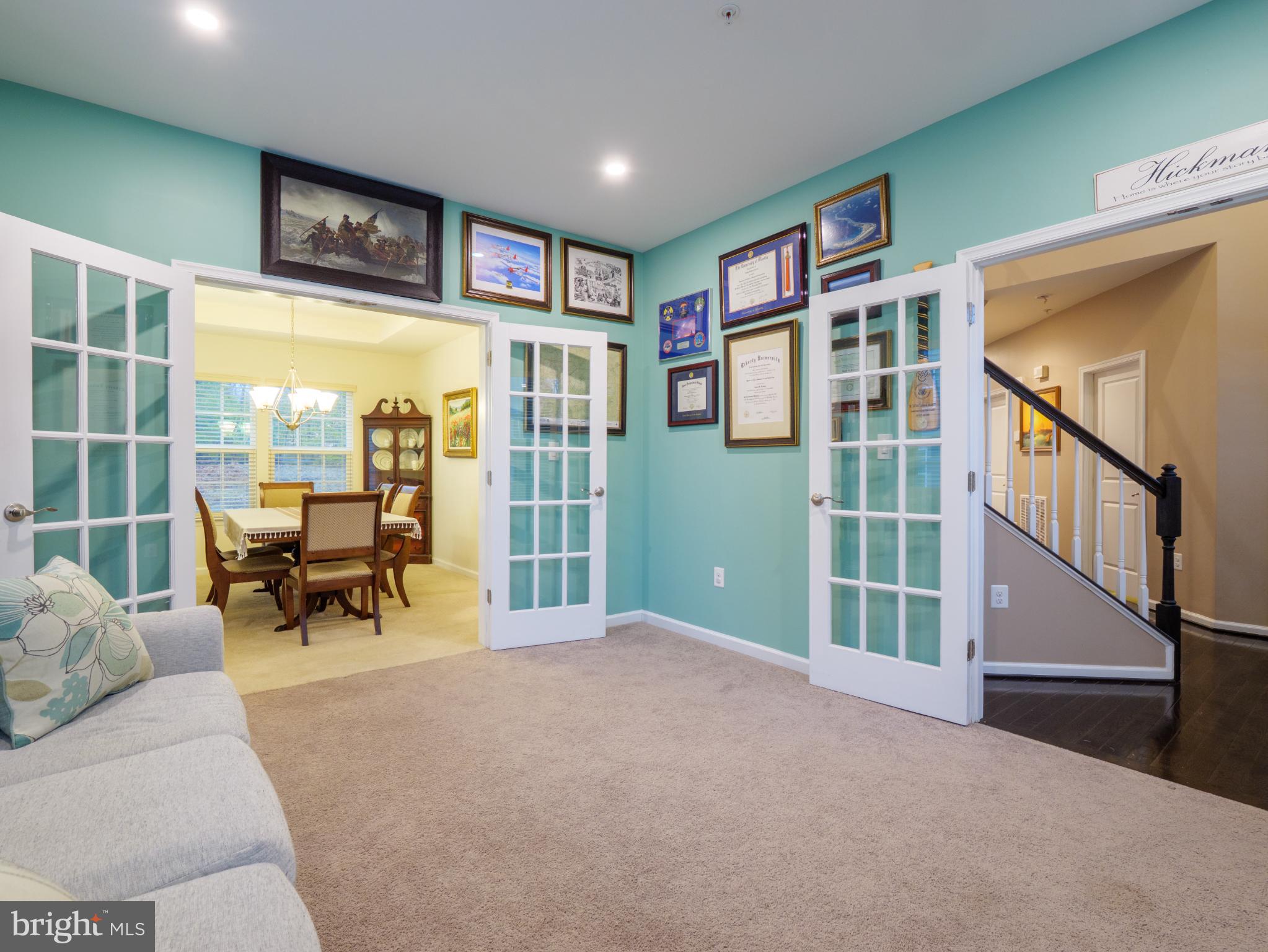 3412 St Marys View Road Accokeek, MD 20607 - Photo 6 of 47 Inviting space with vibrant teal walls.