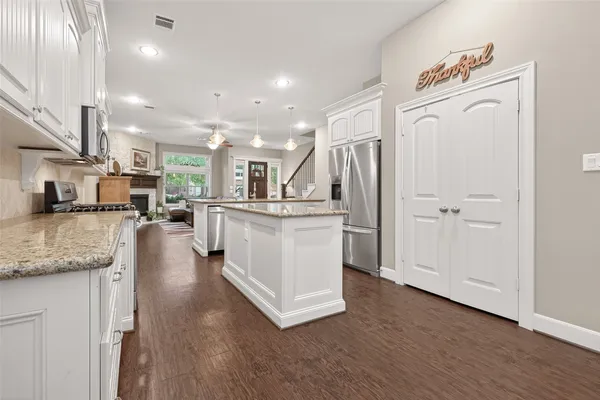 $449,500 | 112 Timberside Drive, Conroe, TX 77304