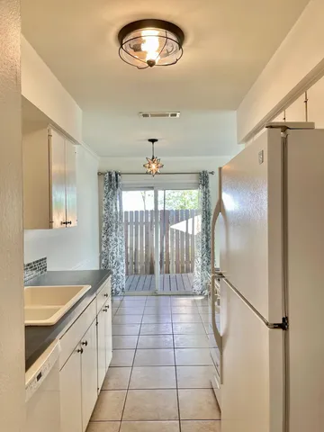 $2,000 | 2528 Berkett Drive, Austin, TX 78745