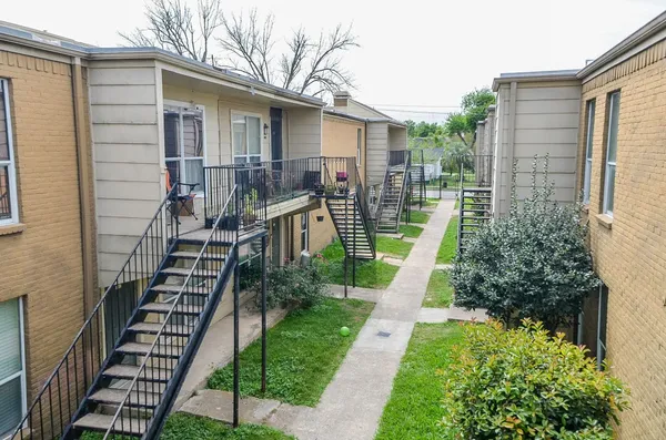 $100,000 | 8100 Creekbend Drive, Unit 120, Houston, TX 77071