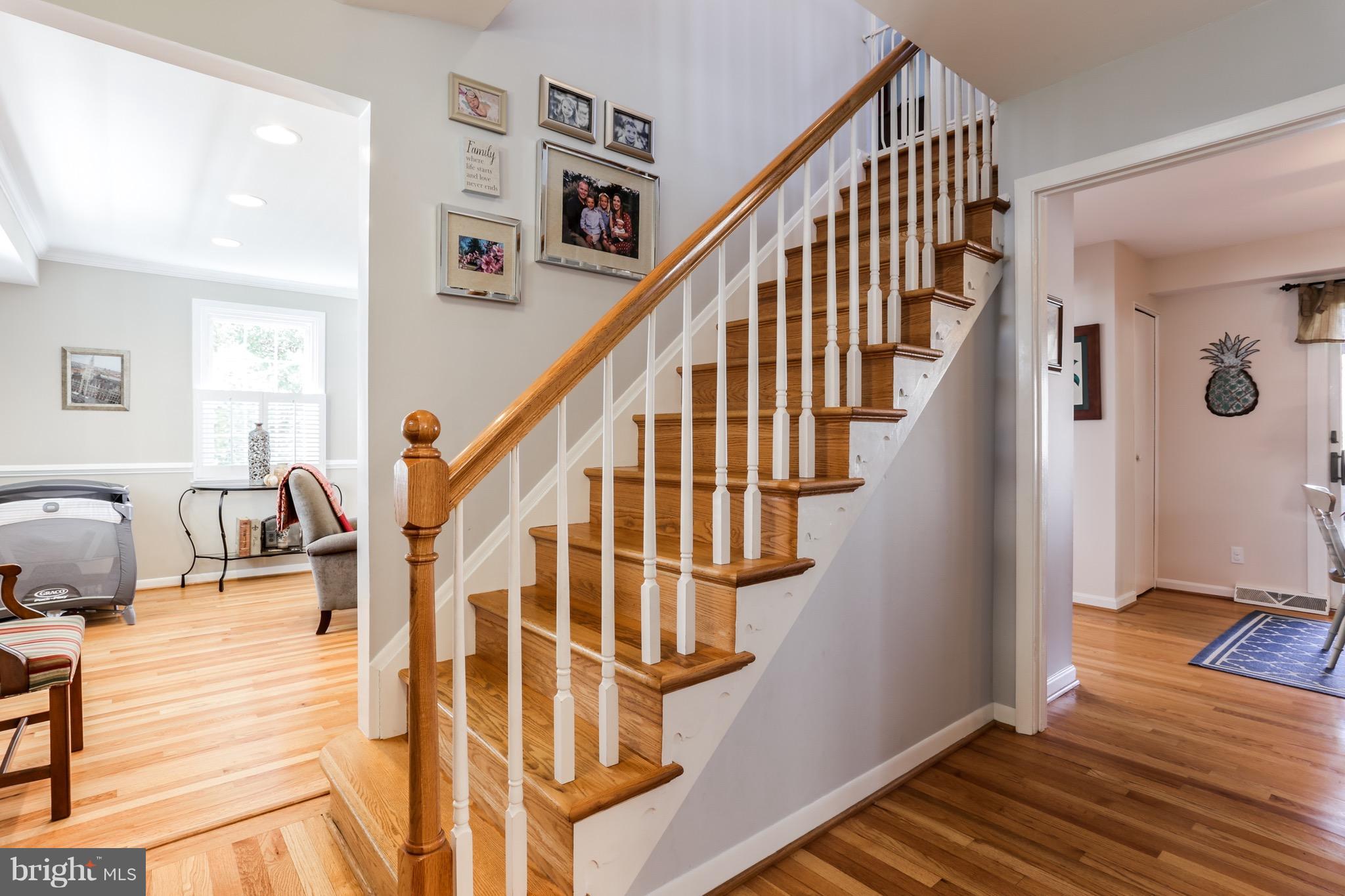 34 Severndale Road Severna Park, MD 21146 - Photo 11 of 30 Stairway