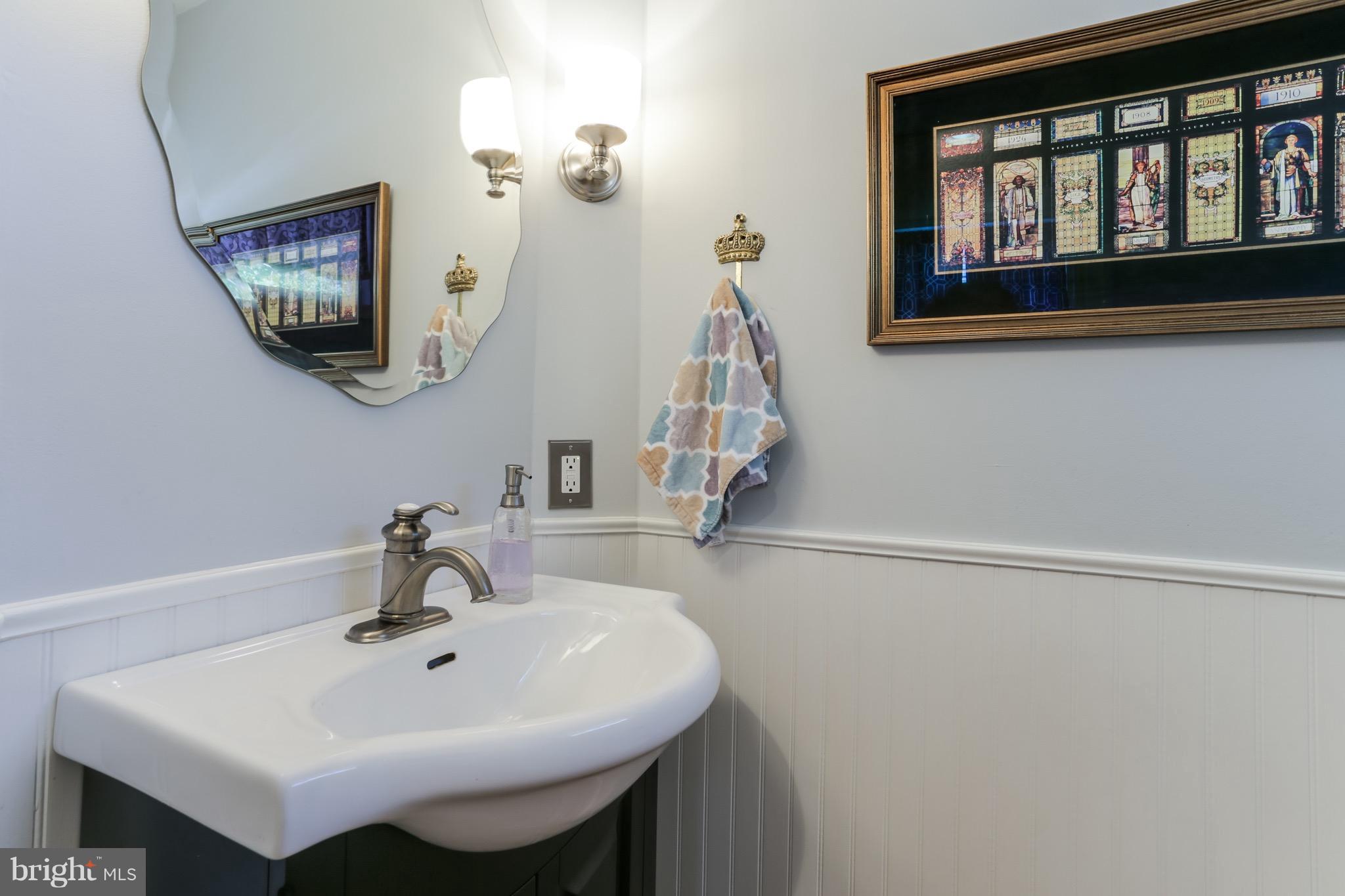 34 Severndale Road Severna Park, MD 21146 - Photo 10 of 30 Main Level Half Bath