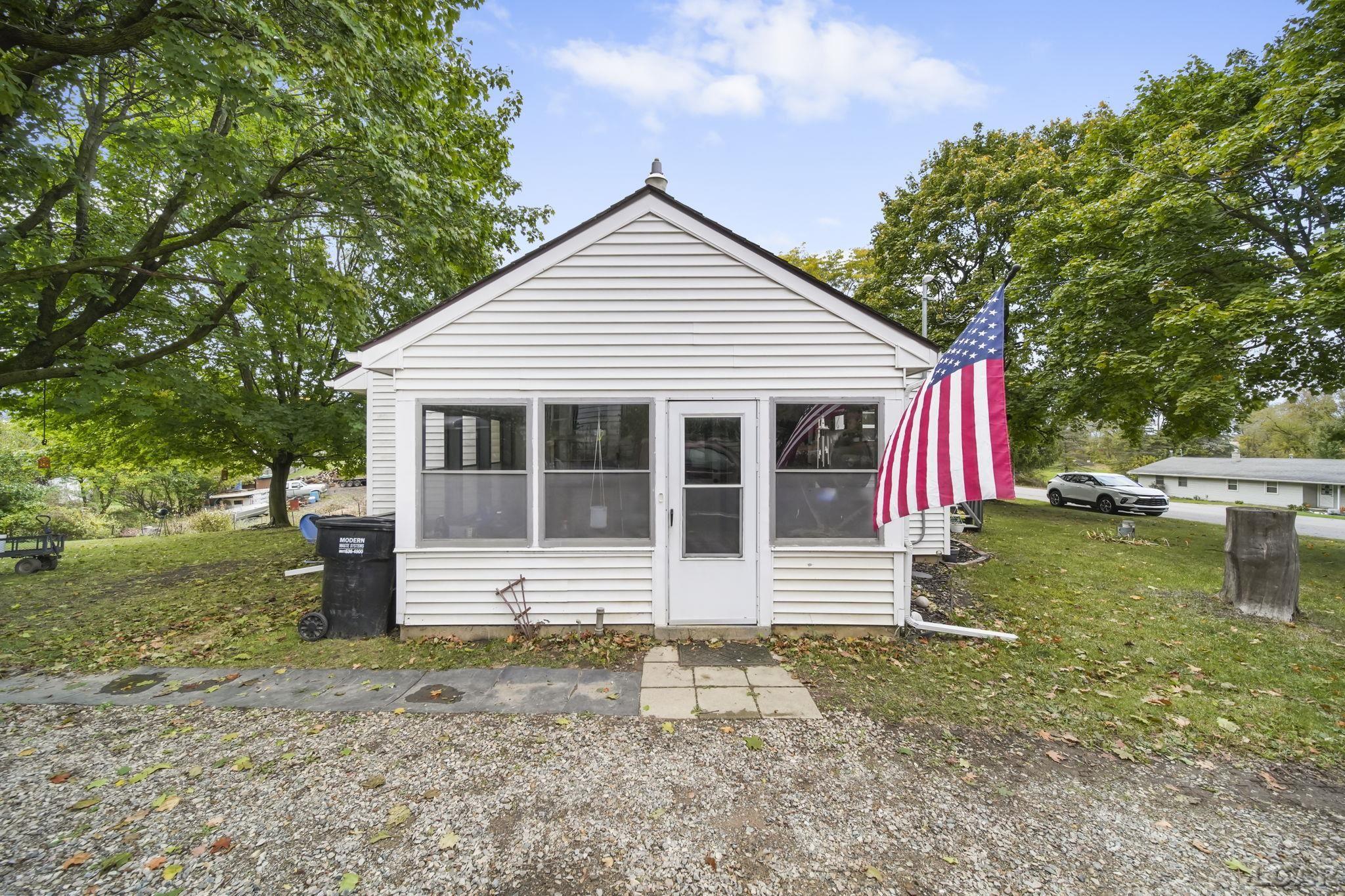 9859 Stoddard Road Adrian, MI 49221 - Photo 20 of 26 50158437-d634f552-9109-4c84-aa59-a1bcbbbd4135.JPG