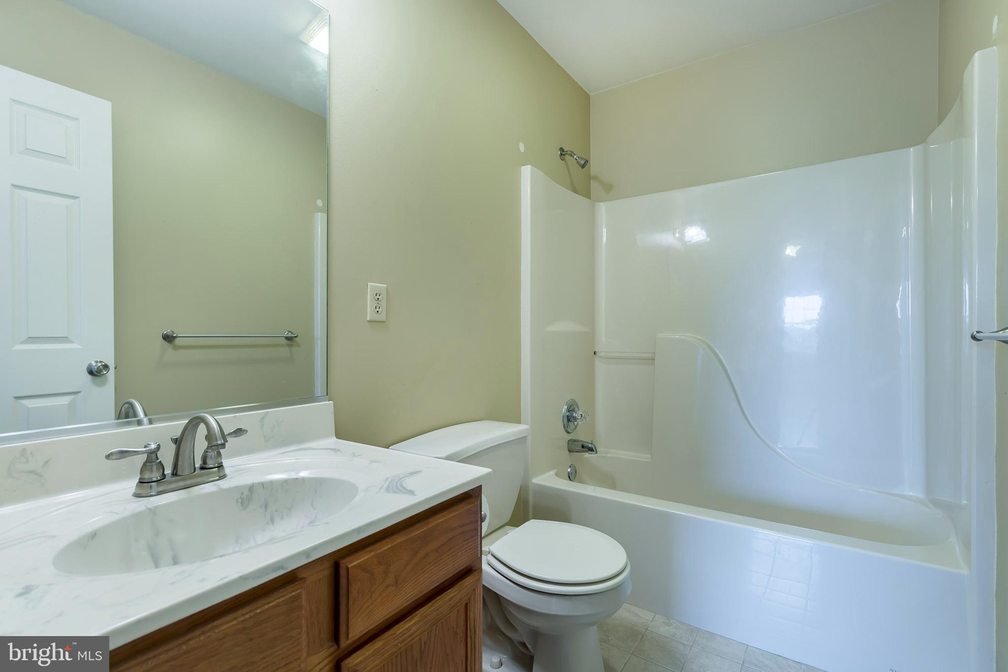 258 White Chapel Road Lancaster, PA 17603 - Photo 13 of 21 Full Bathroom