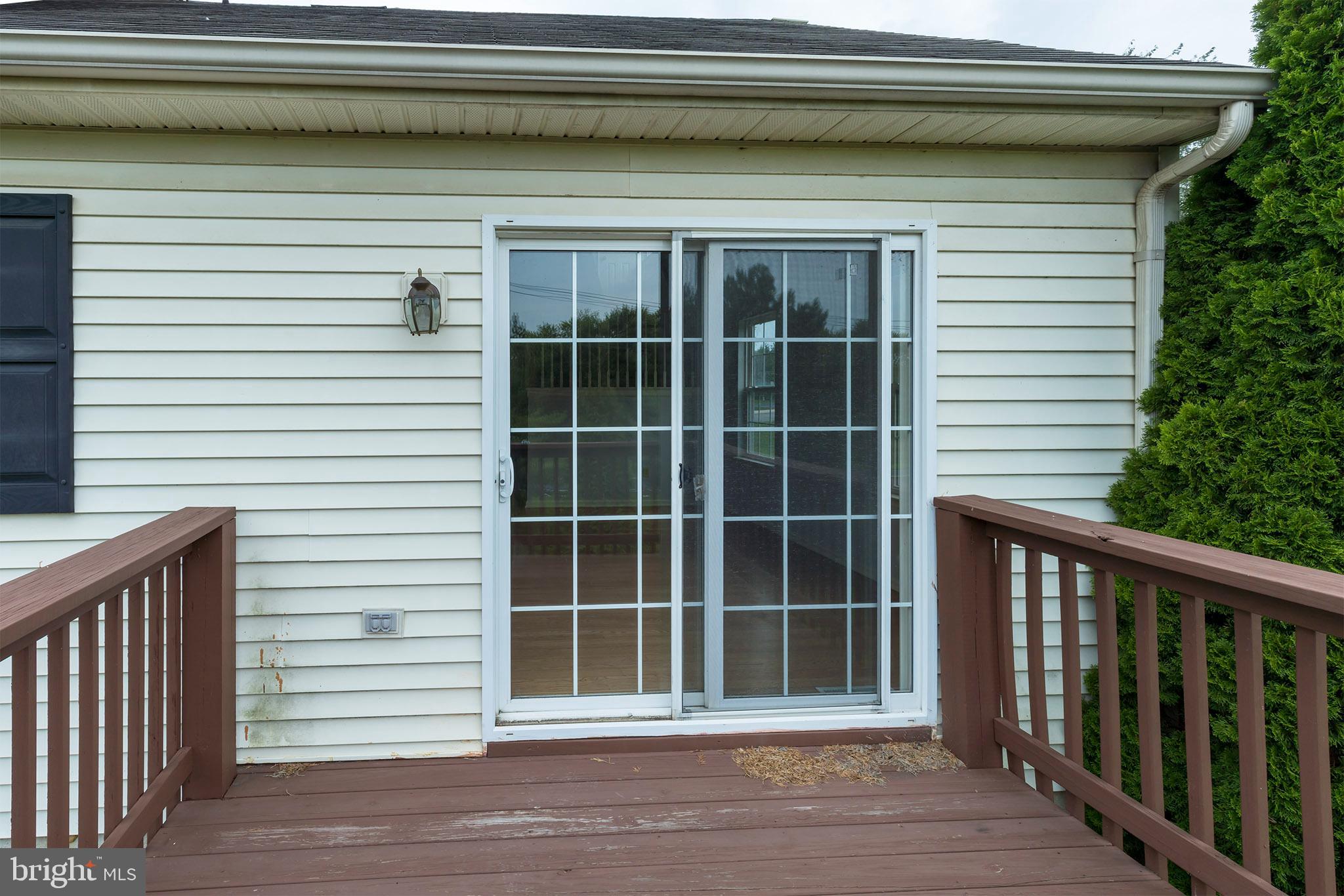 258 White Chapel Road Lancaster, PA 17603 - Photo 18 of 21 Deck