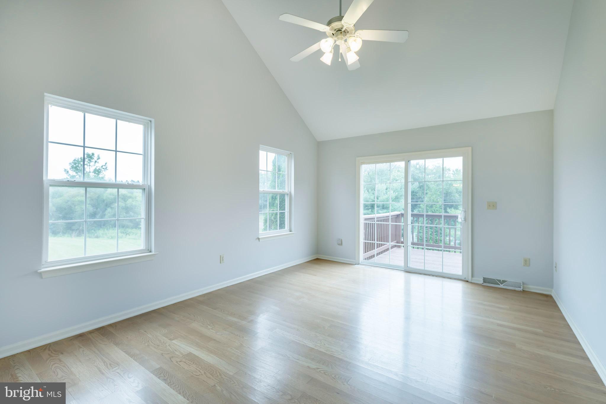 258 White Chapel Road Lancaster, PA 17603 - Photo 6 of 21 Living Room