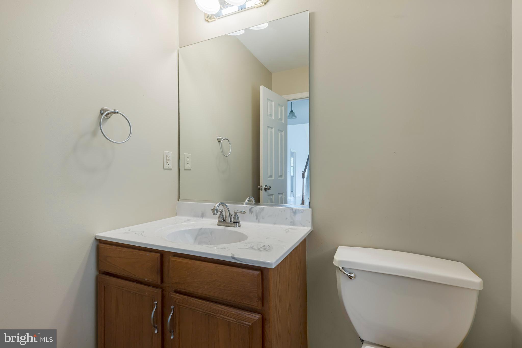 258 White Chapel Road Lancaster, PA 17603 - Photo 7 of 21 Powder Room