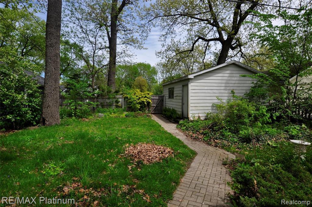 4450 Clifford Road Brighton, MI 48116 - Photo 3 of 16