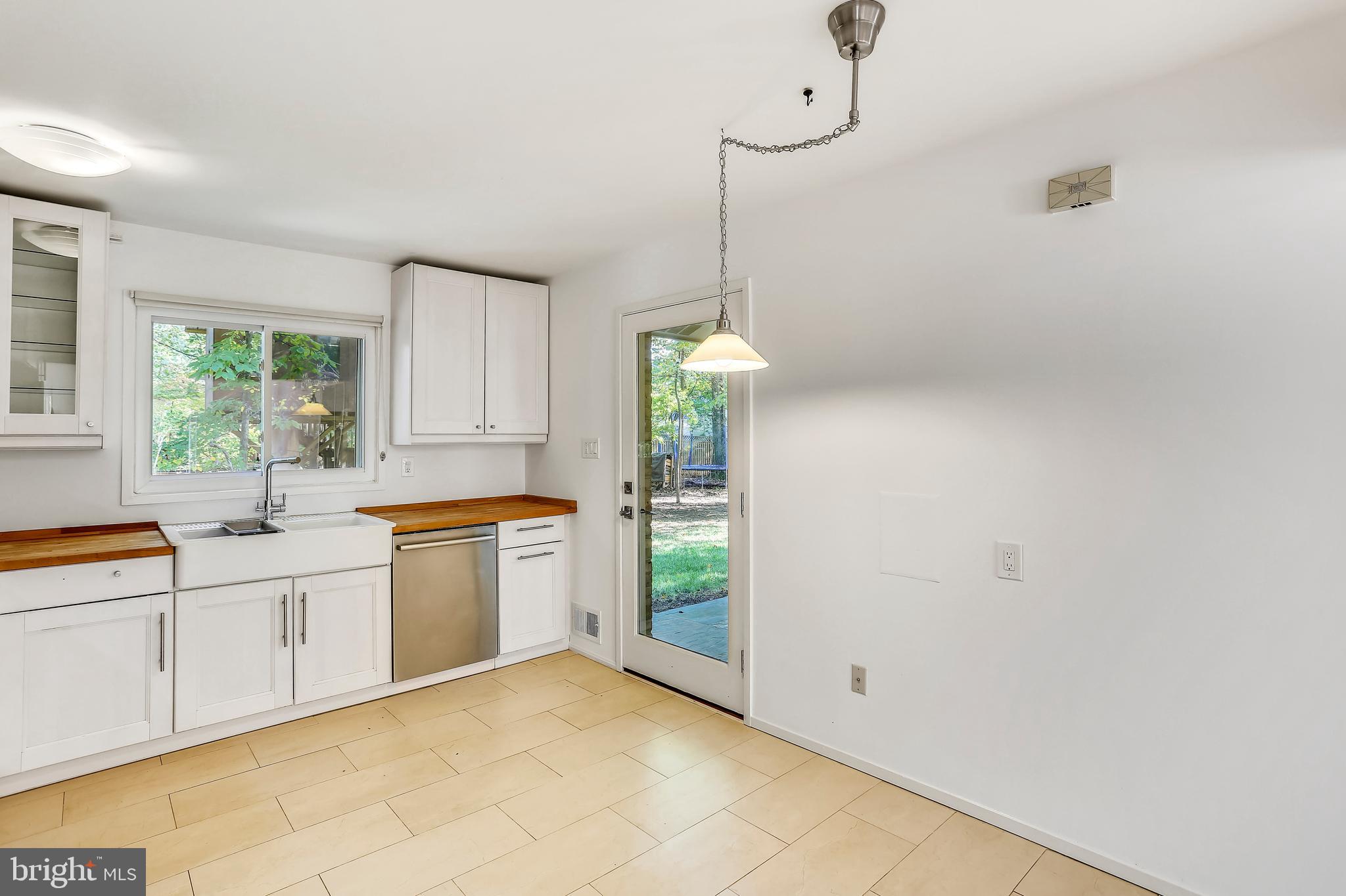 7504 Hamilton Spring Road Bethesda, MD 20817 - Photo 9 of 52 White on white brigh kitchent!