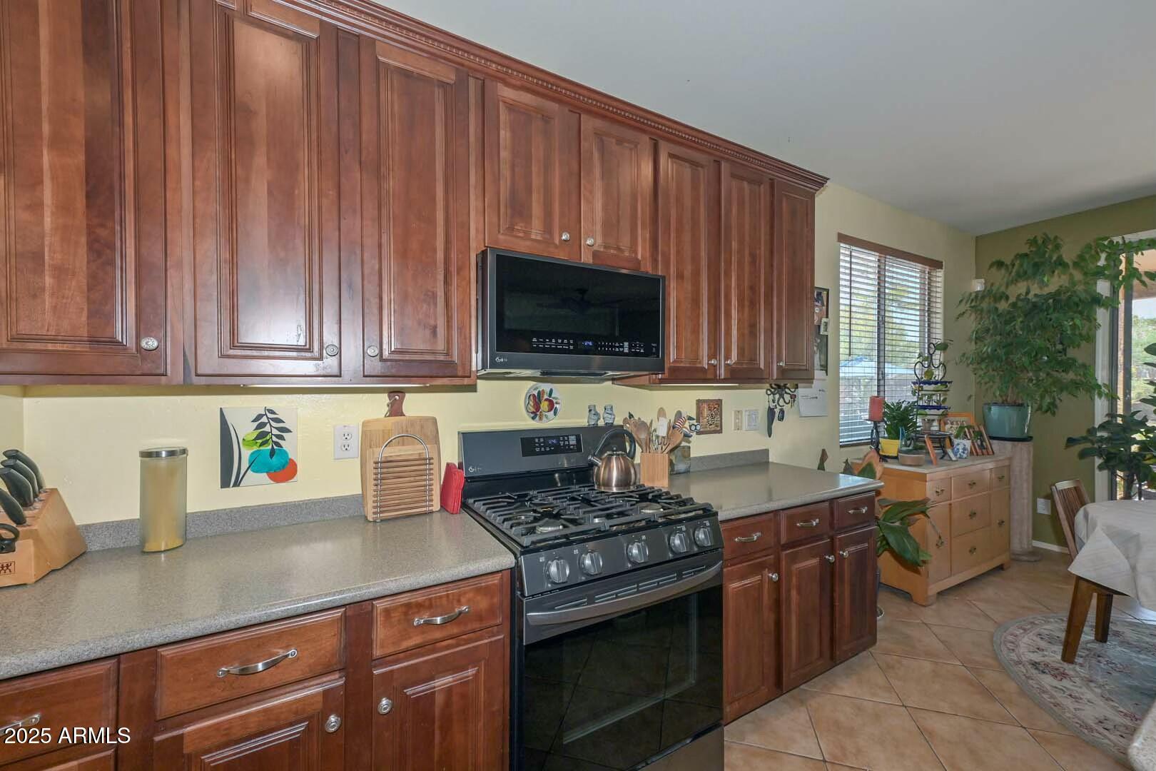 6603 West Harwell Road Laveen, AZ 85339 - Photo 11 of 53 Kitchen