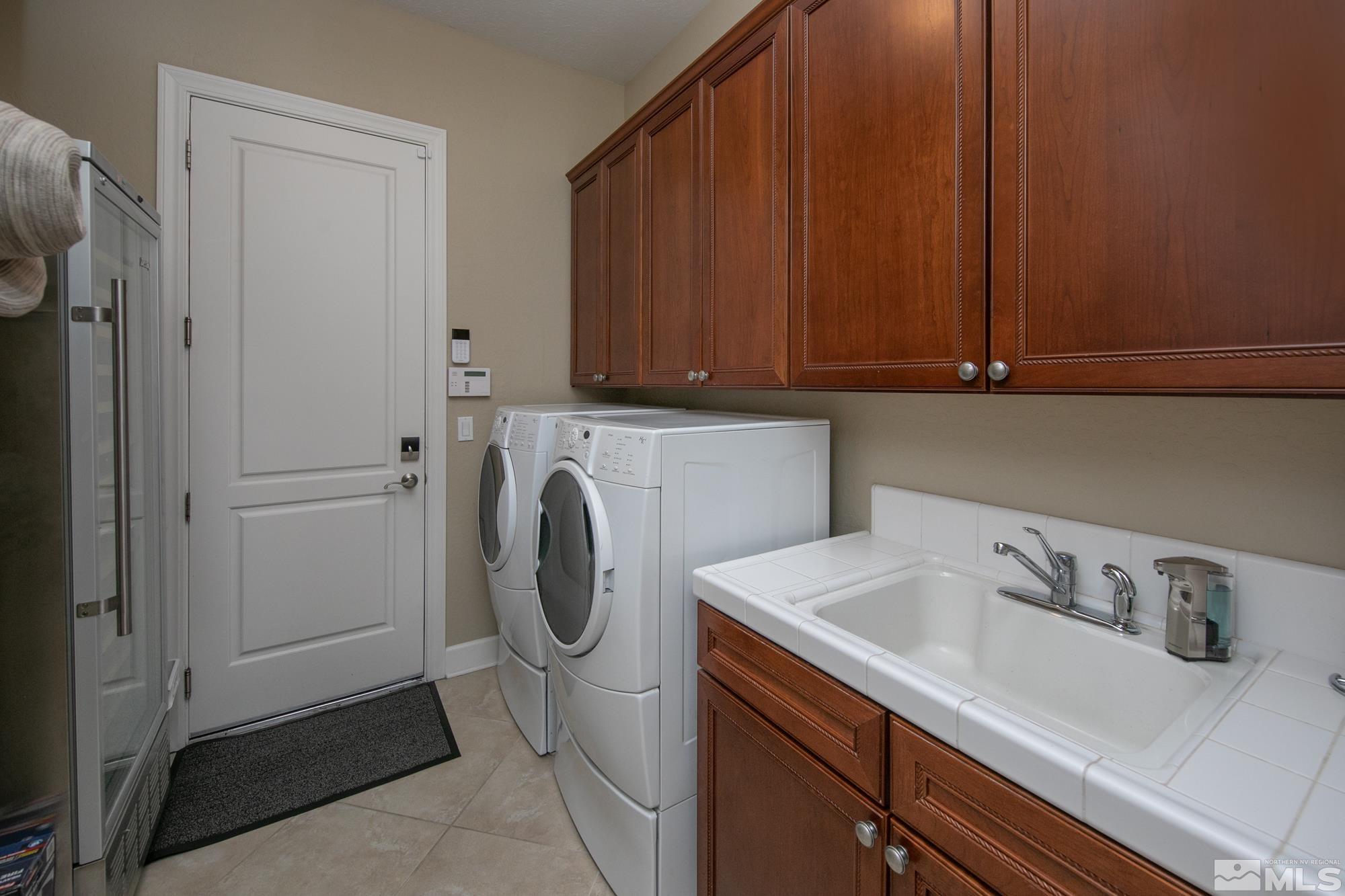 1605 Ashland Bluff Way Reno, NV 89523 - Photo 29 of 37 a utility room with sink dryer and washer