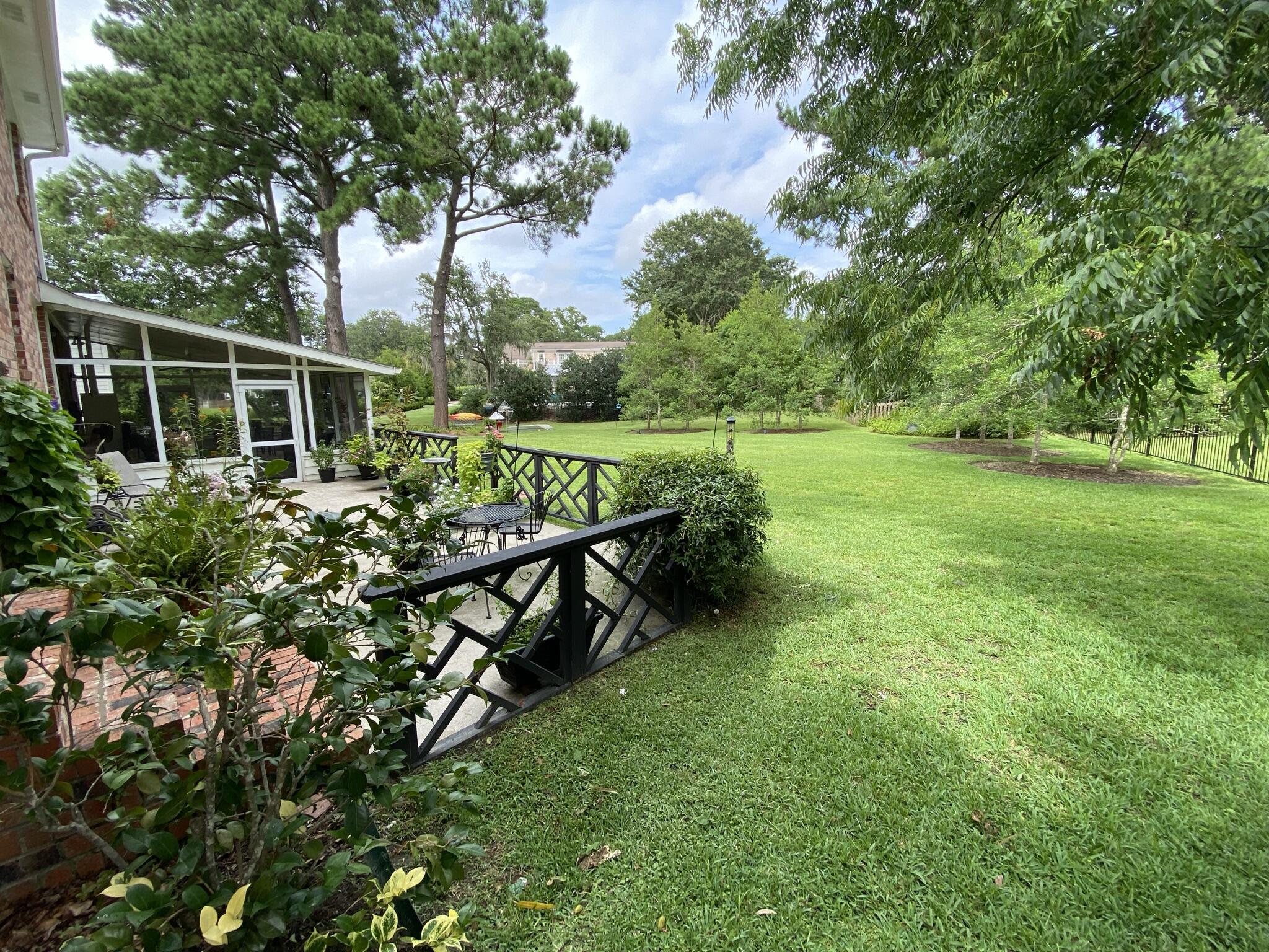 688 Linns Point Mount Pleasant, SC 29464 - Photo 2 of 24 IMG_1202