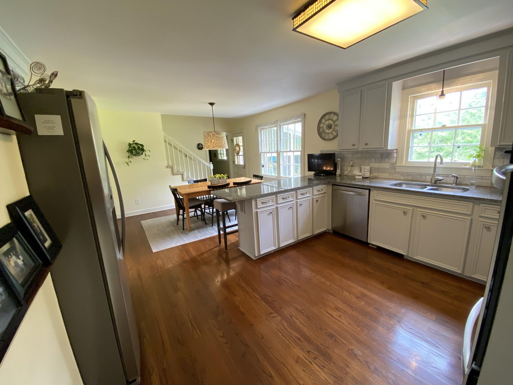 688 Linns Point Mount Pleasant, SC 29464 - Photo 11 of 24 IMG_1216