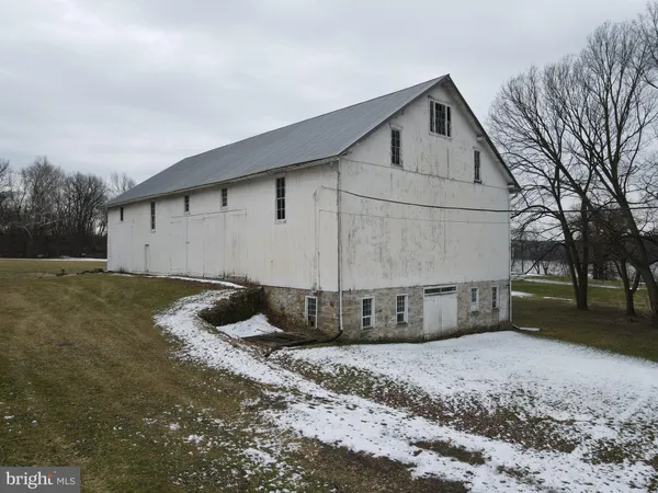 $600,000 | 290 Locust Grove Road, Bainbridge, PA 17502