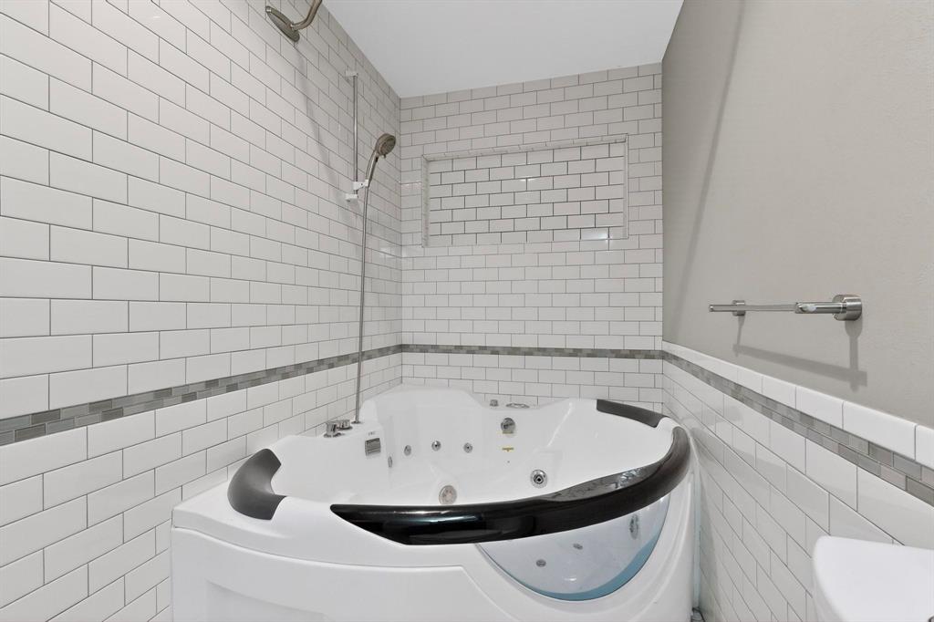 9222 Church Road, Unit 112 Dallas, TX 75231 - Photo 12 of 22 a bathroom with a white bath tub