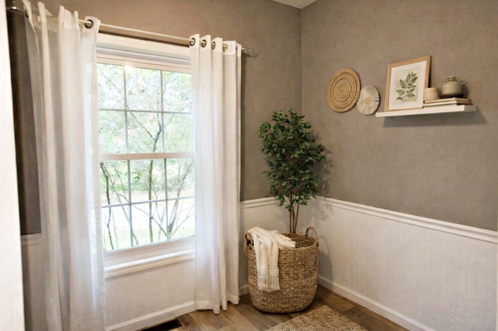 1600 Scott Street Metropolis, IL 62960 - Photo 13 of 23 a view of a small space with a window