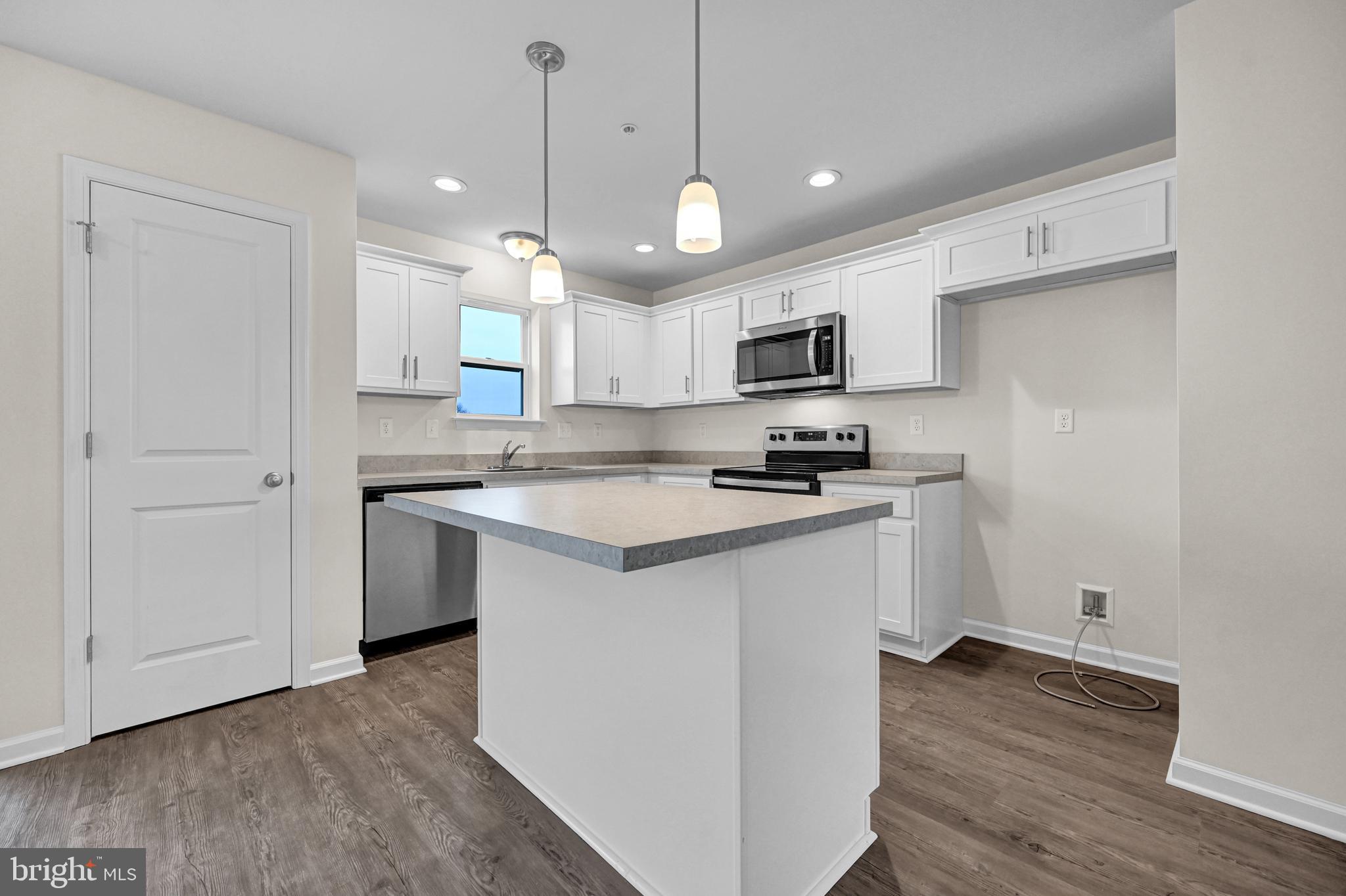 7 Landing Place, Unit 7 York, PA 17408 - Photo 11 of 28 Similar home - "B" interior unit